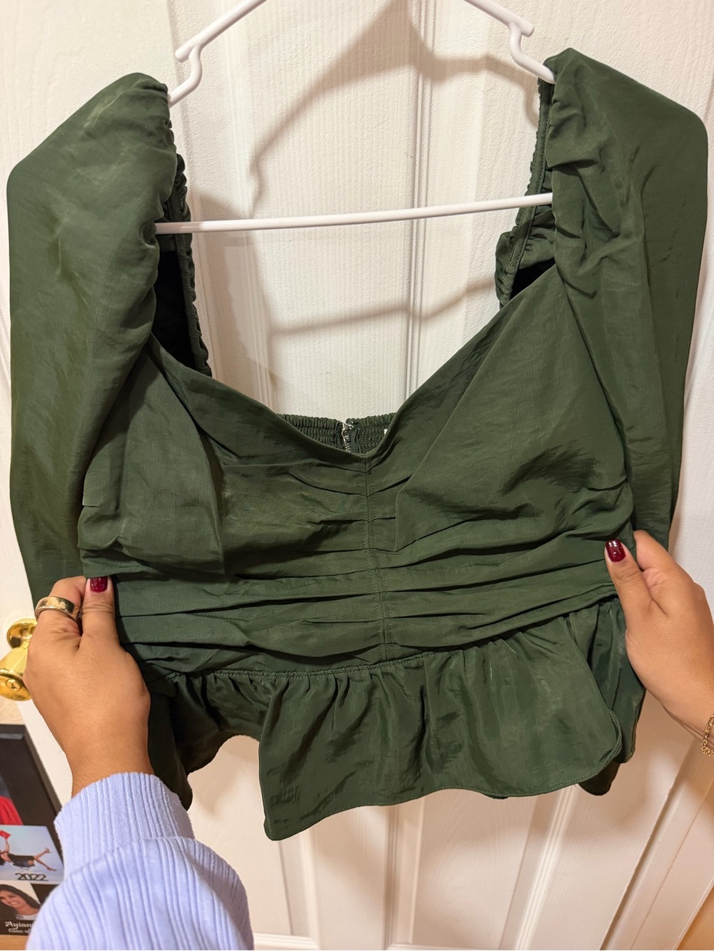 Aritizia Women's Olive Green Puff-Sleeve Peplum Top